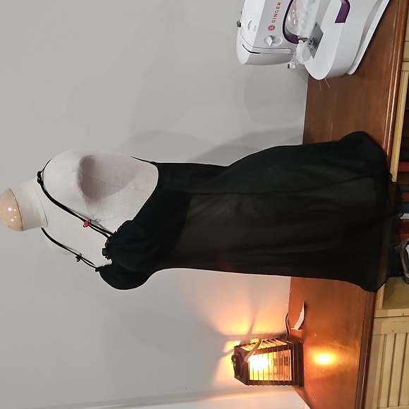Elegant Black Women's Nightgown Sz Xl. Black Sheer Rosette. - Picture 3 of 6